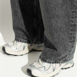 Zapatillas retro futuristas.