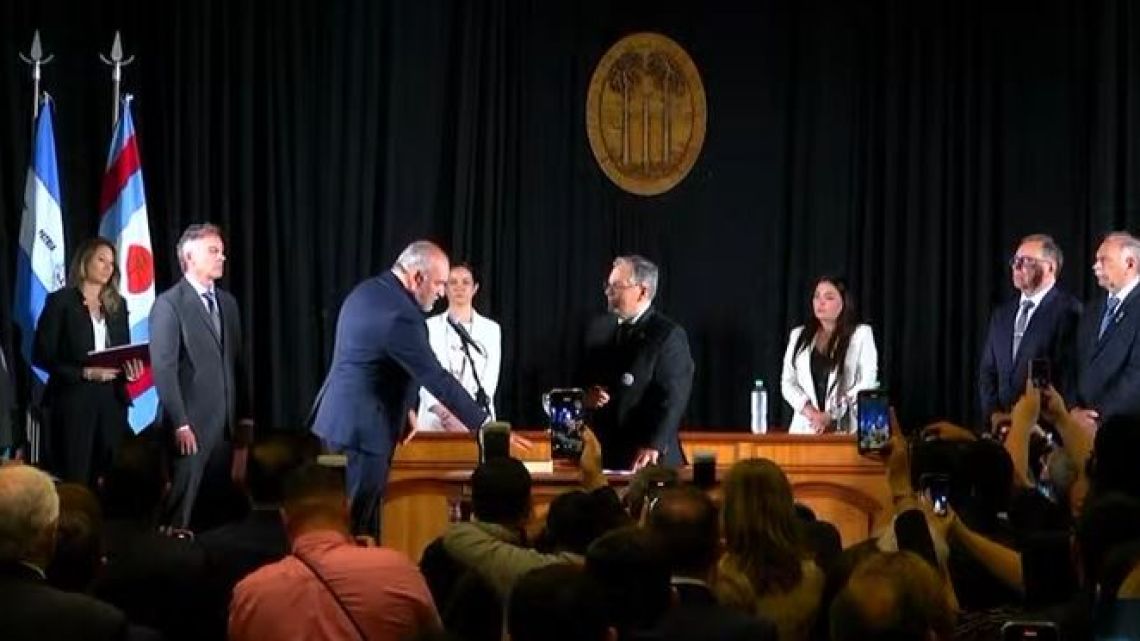 Claudio Polich asumió como intendente de Corrientes y reivindicó la política como "herramienta de consensos"