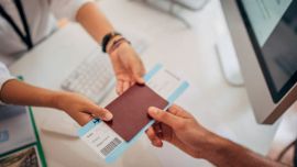 Imputados por estafa en agencia de viajes podrán seguir operando: no hay prohibición expresa en su libertad condicional