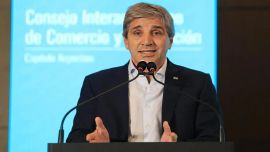 Caputo negó que el nuevo esquema de bandas acelere la inflación y dio detalles del pago de deuda que vence en enero