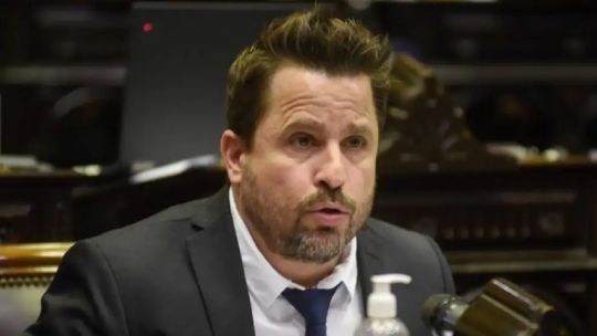 Martín Tetaz: “No es posible reformar instituciones del mercado laboral si sigue siendo carísimo contratar para el empleador“ Martín Tetaz: “No es posible reformar instituciones del mercado laboral si sigue siendo carísimo contratar para el empleador“