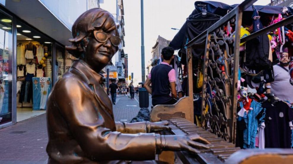 10122025_estatua_Leonor_Marzano