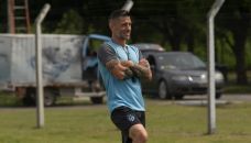 Cristian Tula entrenando a Argentino de Merlo