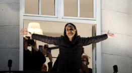 María Corina Machado saluda desde el balcón en Oslo