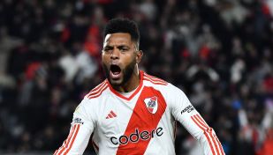 Miguel Ángel Borja jugando para River Plate