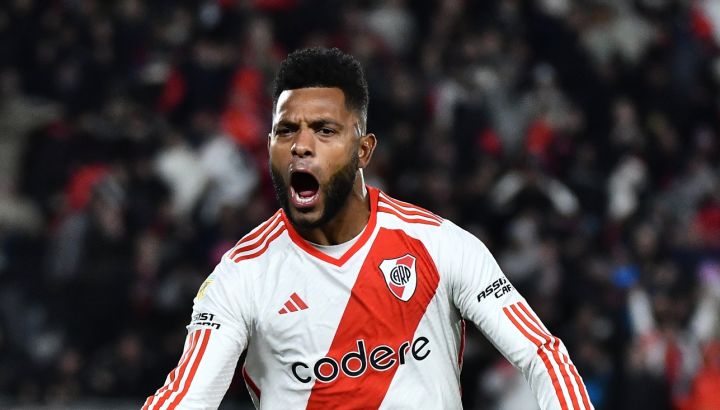 Miguel Ángel Borja jugando para River Plate