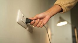 Cuáles son los electrodomésticos que hay que desenchufar en una tormenta.   