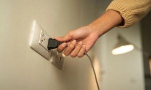 Cuáles son los electrodomésticos que hay que desenchufar en una tormenta.   