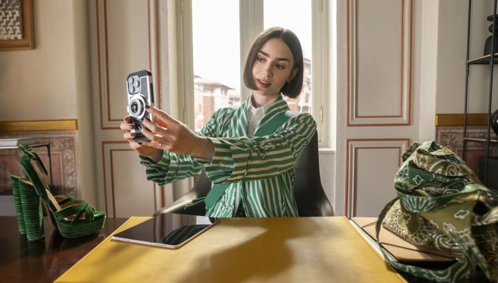 Lily Collins, protagonista de Emily in Paris (Netflix): “Mi personaje ya tiene voz propia y sabe cómo usarla”