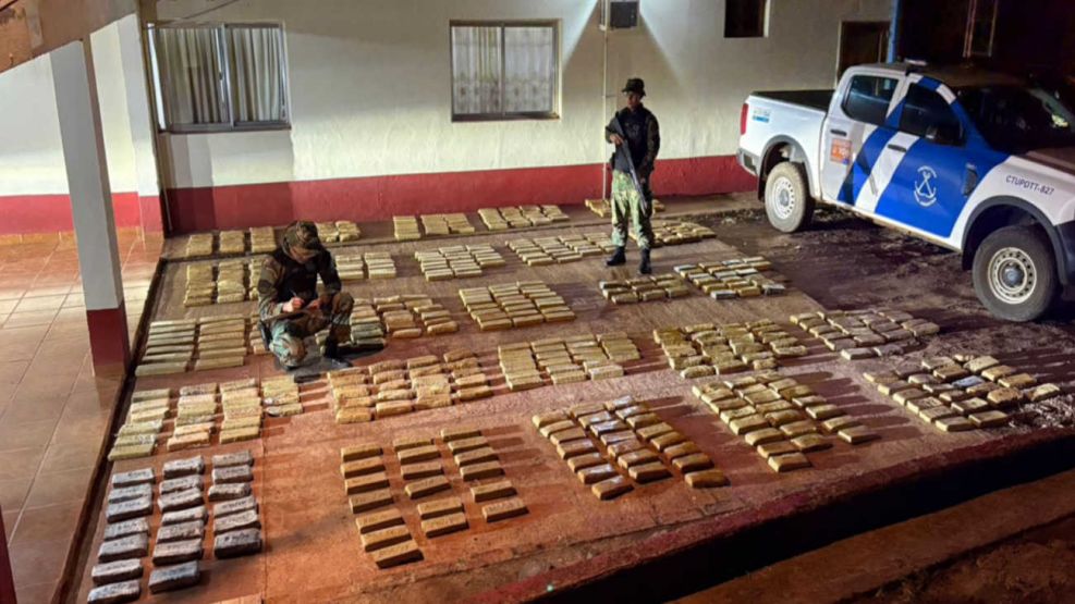 La Prefectura Naval Argentina secuestró más de 450 kilos de droga en un operativo nocturno en Montecarlo