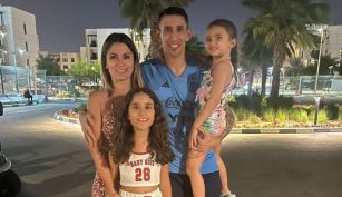 Ángel di María junto a su esposa Jorgelina Cardoso, y sus hijas, Pía y Mía