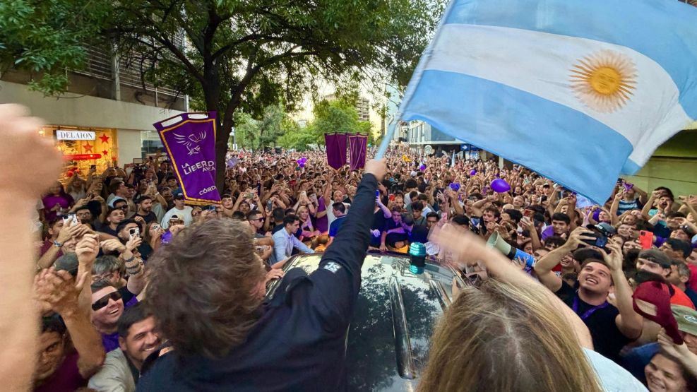 Córdoba, bastión libertario: Milei encabezó el “tour de la gratitud” con caravana, fervor militante y cierre político