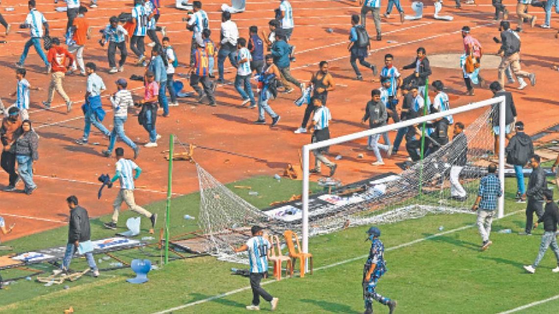 Caos en Calcuta: Messi se retira tras disturbios y denuncias de estafa en su visita