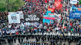 La protesta federal apunta a reunir a víctimas de la motosierra