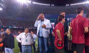 Chiqui Tapia, en Santiago al entregar los premios al campeón Estudiantes.