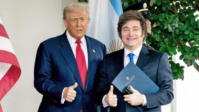 141225_trump_milei_bloomberg_g