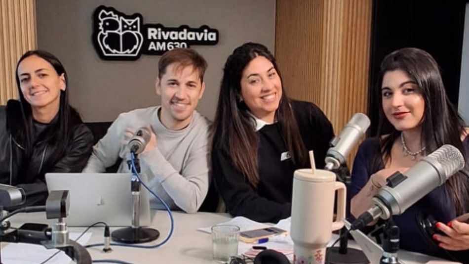 Pablo Montagna junto al equipo de "Pasa Montagna"