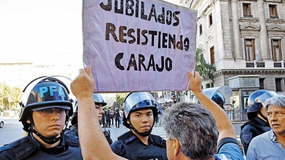 141225_protesta_jubilados_marcha_policia_cuarterolo_g