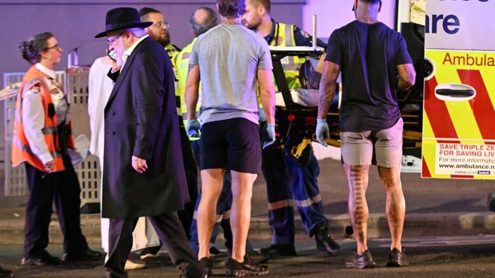 Un ataque que califican de terrorista deja 11 muertos en una playa de Australia.