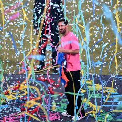 El futbolista argentino Lionel Messi asiste a un evento de su Tour GOAT en el Estadio Arun Jaitley de Nueva Delhi. Messi, de 38 años, superestrella de Argentina e Inter Miami, junto con sus compañeros de Inter Miami Luis Suárez y Rodrigo de Paul, forman parte del llamado Tour GOAT de una nación apasionada por el críquet. | Foto:Sajjad Hussain / AFP