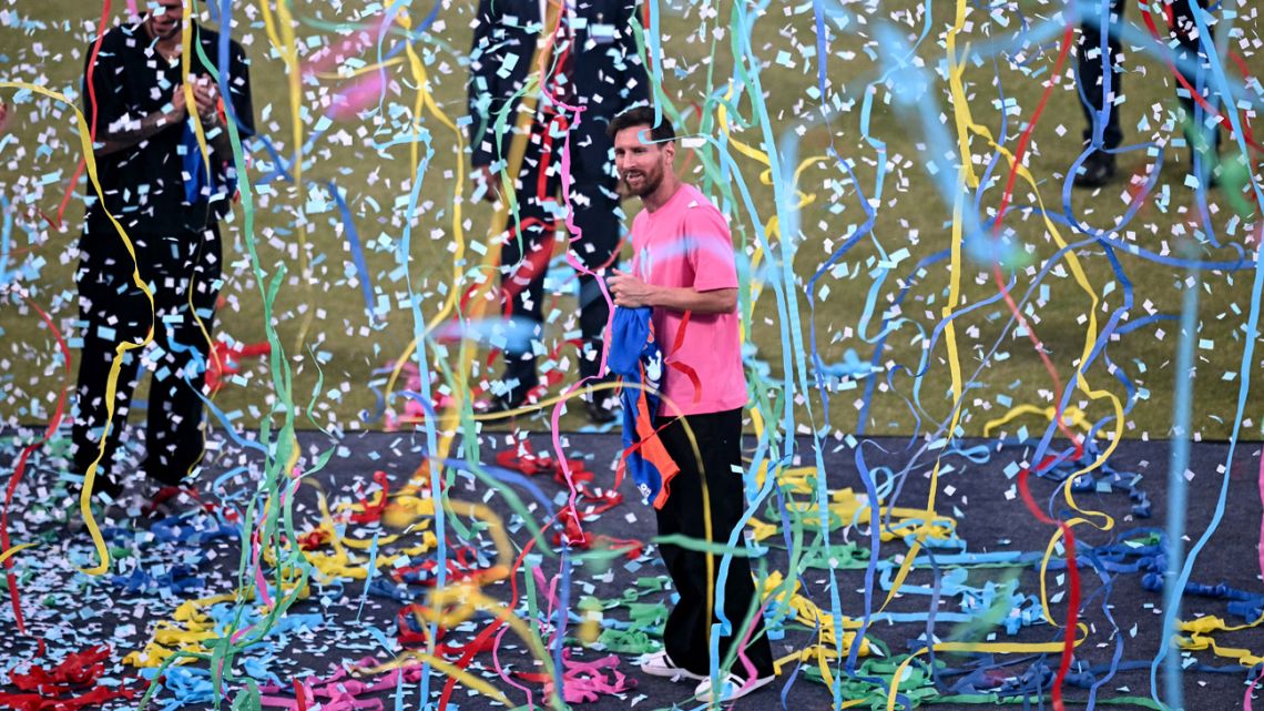 Messi mania peaks in India's pollution-hit capital of New Delhi