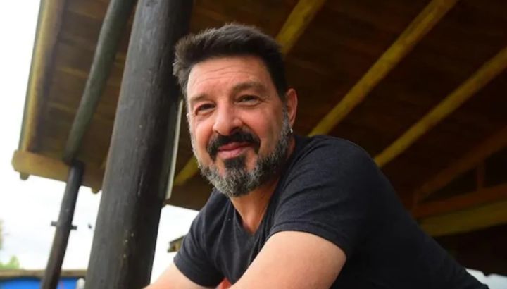 Damián De Santo mostró sus cabañas en Córdoba y defendió la industria nacional: "¿Esto te lo van a dar en Brasil?"