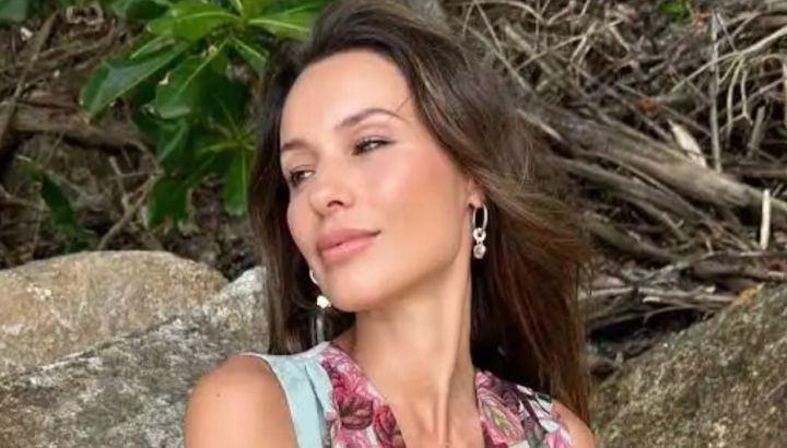 El deslumbrante look de Pampita para una noche romántica con Martín Pepa imponiendo vestido con mangas de verano 