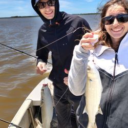 Mar Chiquita vuelve a demostrar que es un ámbito impredecible y fascinante. A la lisa se le suman pejerreyes muy activos en la albufera y, para los que se animan a la costa, la posibilidad de completar un verdadero Grand Slam con corvinas negras, lenguados y hasta tiburones. 