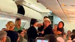 Turistas Borrachos en avión 16122025