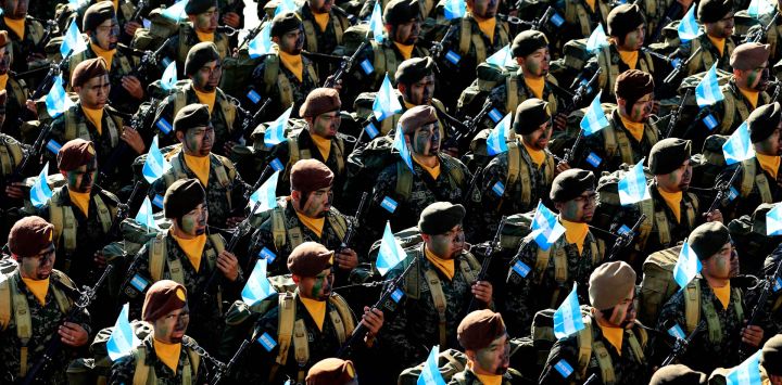 Militares de las Fuerzas Armadas de Honduras desfilan en conmemoración del 200° aniversario del Ejército hondureño, en Tegucigalpa, Honduras.