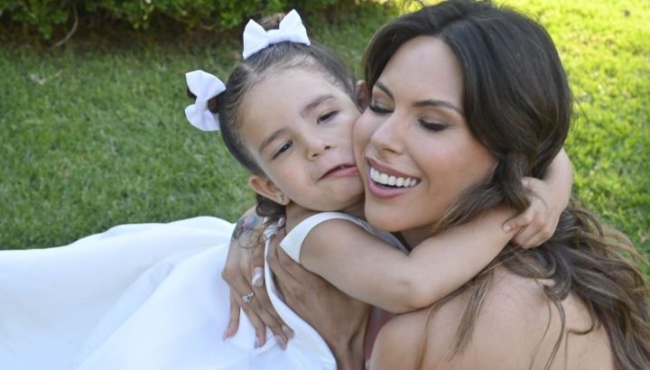 Así fue el mega cumple de Sarah Burlando en un palacio: show privado de la Sirenita, calesita propia y hasta Papá Noel