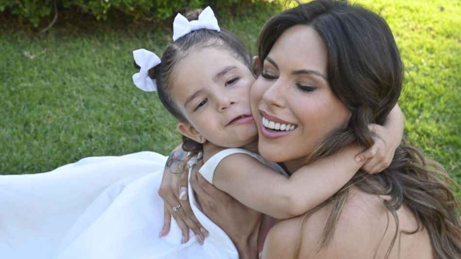 Sarah Burlando con su mamá Barby Franco en su cumpleaños