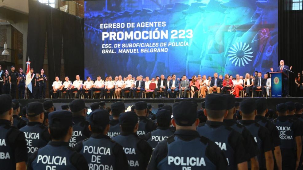 Llaryora sumó más de 500 nuevos policías
