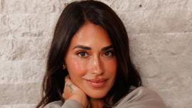 Antonela Roccuzzo se suma a la tendencia del momento del color pantone del 2026: ideal para las fiestas y dueño de las pasarelas del mundo