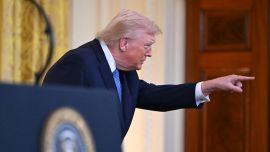 Donald Trump renueva la arremetida contra programas nocturnos y cadenas de TV