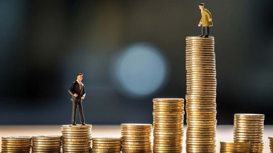 Caen las tasas y sube el dólar: cómo impacta en los ahorros