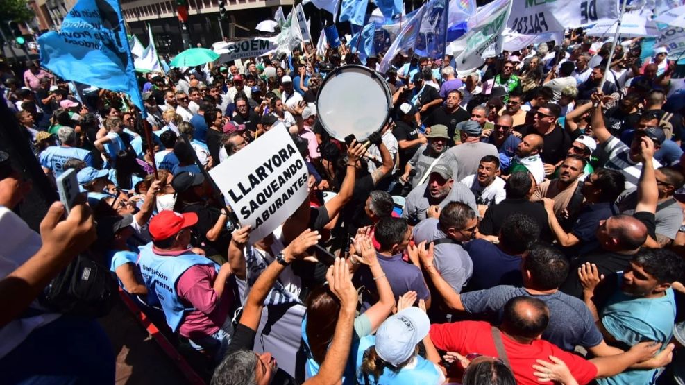 17122025_Marcha_Unicameral_El_Diario_De_Carlos_PAz