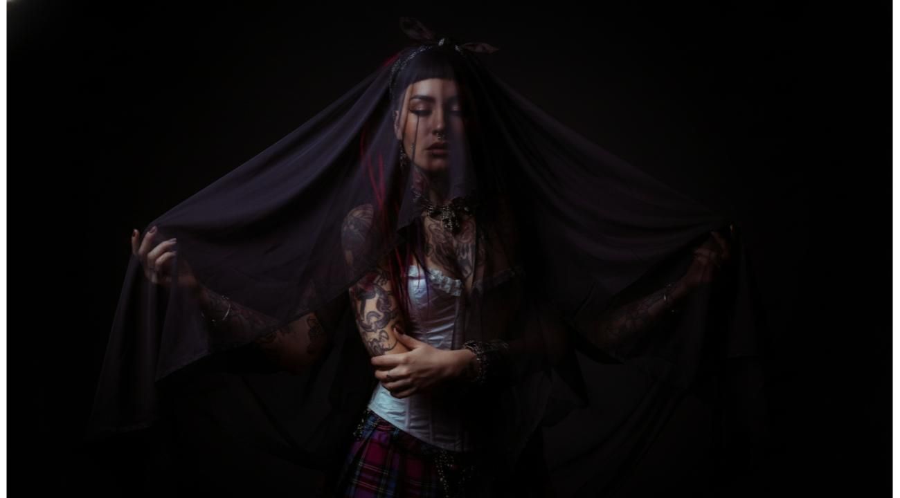 El regreso del dramatismo: cuando la moda vuelve a emocionar