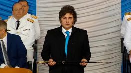 Milei en la entrega de sables y medallas 2025 en el Colegio Militar 18122025