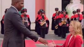 Saludo entre mandatarios