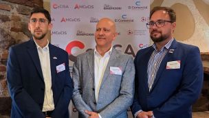Jonas Tizabi y Marcelo Amden junto a Agustín Hesar de Cecisa