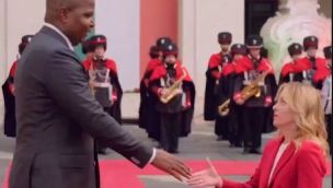 Saludo entre mandatarios