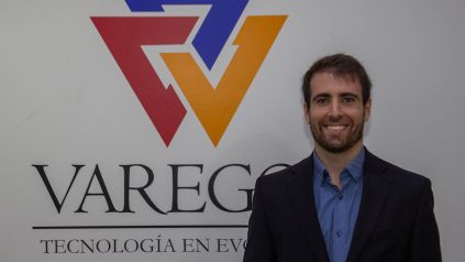 Maximiliano Bracho, Varegos