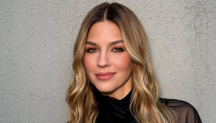 Marcela Kloosterboer deslumbró en el Teatro Colón con un vestido negro strapless y tajo ultra elegante