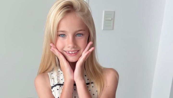 Las fotos del íntimo cumpleaños de Matilda Salazar: té de lujo y look matchy matchy con su mamá