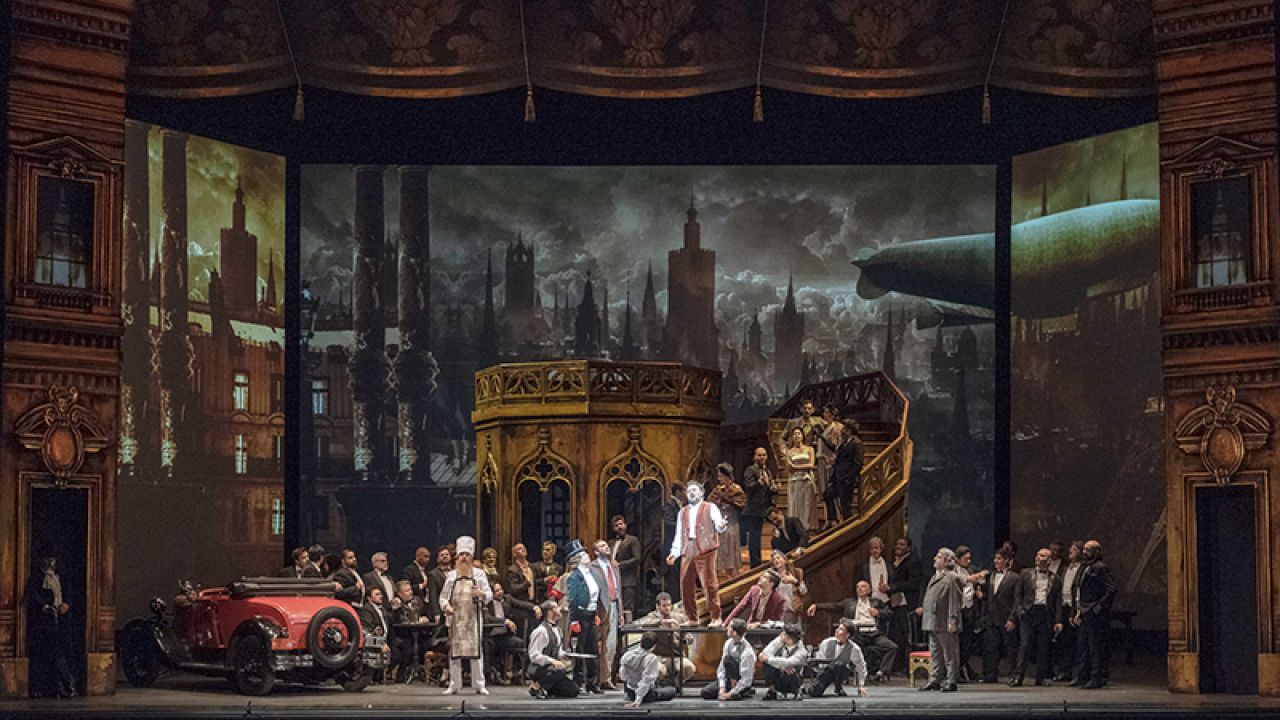 La lírica francesa estará representada por “Los cuentos de Hoffmann” en la emblemática puesta de Eugenio Zanetti, reeditando el éxito de 2019. | Foto:Teatro Colón