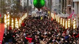 Washington D.C. alcanzó un nuevo récord Washington D.C. alcanzó un nuevo récord con un beso simultáneo de cinco segundos. 19122025