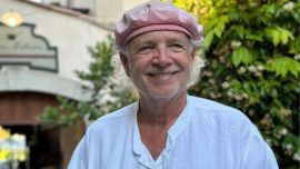 Francis Mallman lejos de la cocina: cose jeans para vender