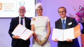 El look de la reina Máxima en el color que será tendencia en 2026 según Pantone: el blanco “Cloud Dancer”