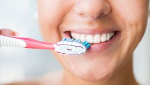 Cuál es el momento ideal para cepillarse los dientes y cómo hacerlo correctamente.